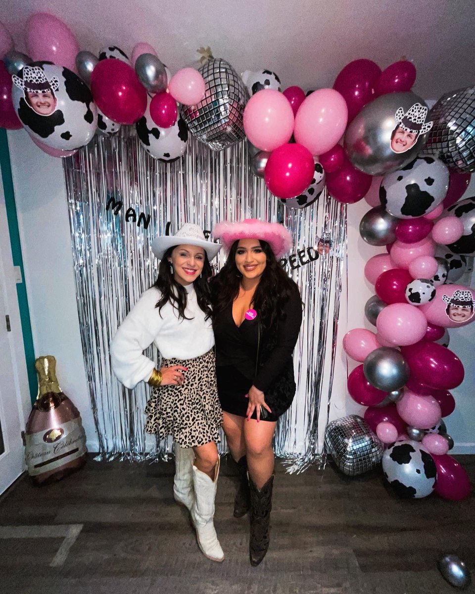 feliciamarietx's tweet photo. #BridinDirty in Fort Worth, Tx 🤠🤪💍🥂

Congrats to my girl @Taylorr_C! #26moredays #teambride #bachshitcrazy https://t.co/nwo055IXFk