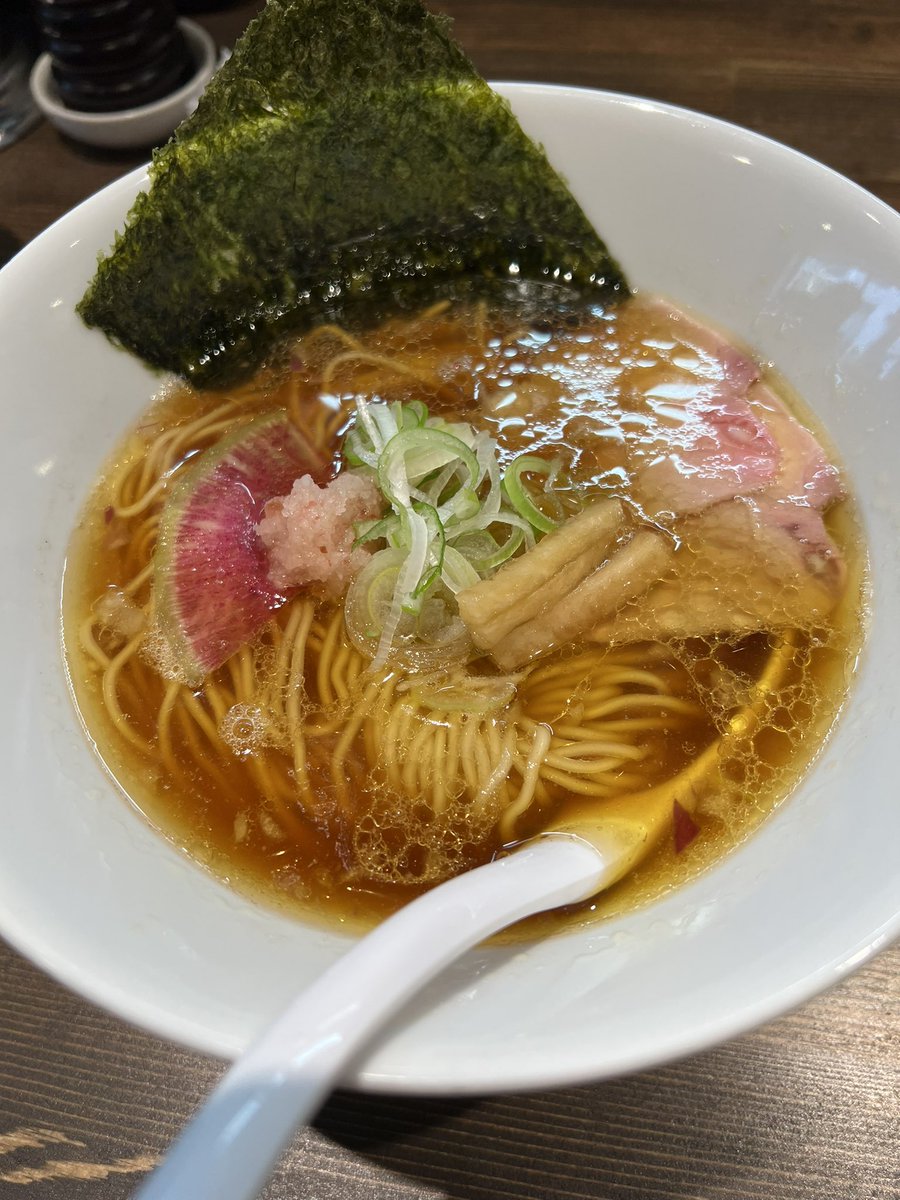 toshibou_jp2's tweet photo. #RAMENNn で
#OGON（醤油）800円
#お昼ごはん
#ラーメン
#ラーメンん
#ん
#美園 https://t.co/lJZP8UBFw7