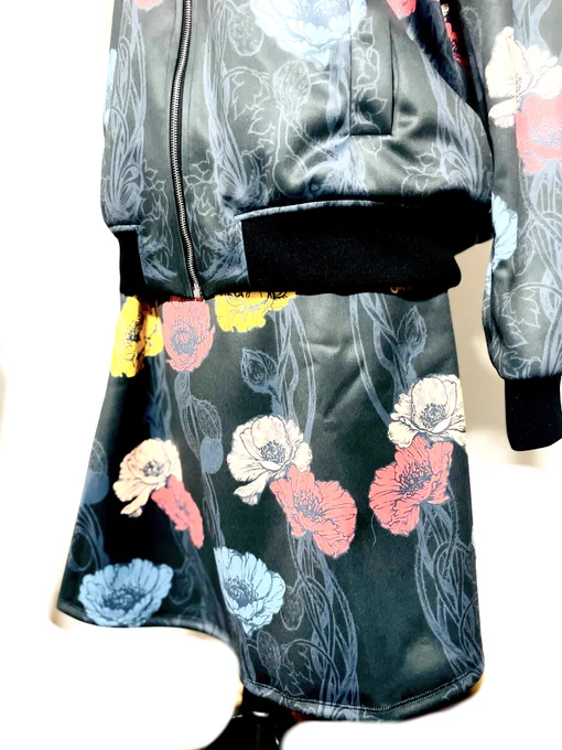 本当二月限定だった芥子柄良い色なの。茎とかの線画と黒との相性が好き。 