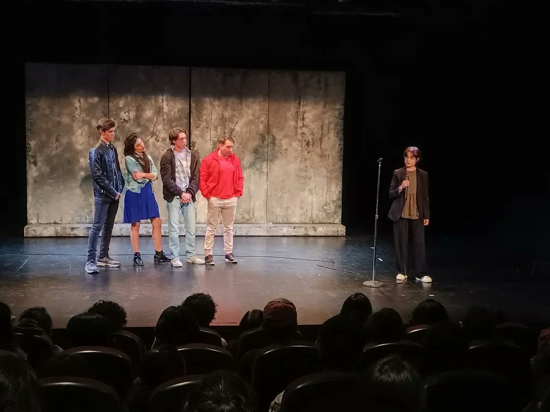 Cía. Los Endebles tweet media