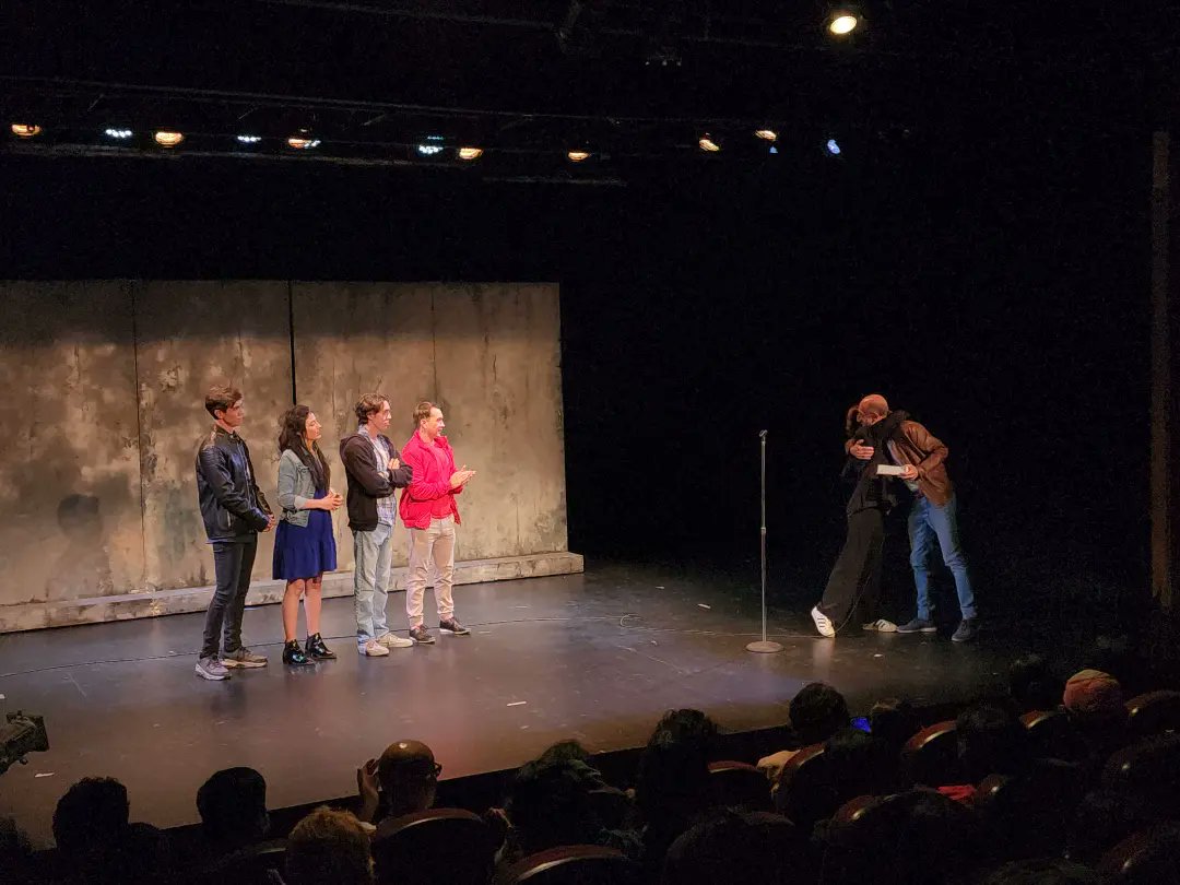 Cía. Los Endebles tweet media