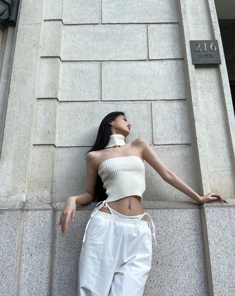 ⠀⠀

             casual monday at paris.  
             📍le paris paris

             ⠀⠀