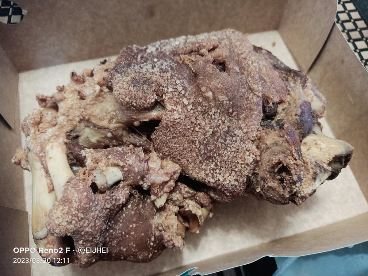 jhei_lutana's tweet image. #crispyPata from #Gordos 
Rating: 8/10⭐