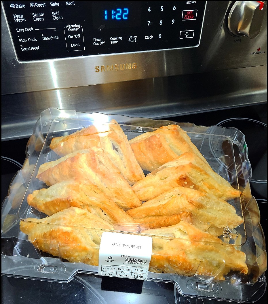 AJWoodson's tweet photo. 3/18/23
#USPSLife ๐ฌ
#JeromeIL ... When your #Postal Customers really, really LIKE you
๐๐๐
The #Disney Family knows my #Heart (went from 3 #Gifts of #Madeleines to #AppleTurnovers) ๐
#ThankYou
#Foodie #KindAndGenerous #USPS #AJWoodson #SpringfieldIL https://t.co/WJV4eBQQFL