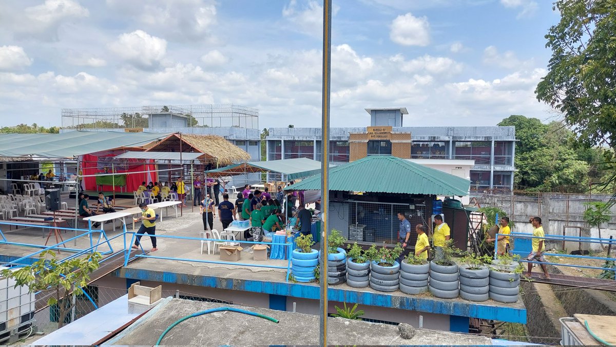 EgayUntalan's tweet photo. Feels good to be part of a group giving hope to our PDLs, letting them know that are also cared for and looking forward to their reintegration to society as reformed citizens ❤️🇵🇭

#StoNiño #InmaculadaConcepcion #BJMP #BatangasCityJail
#SVD https://t.co/tj43vNEnWU