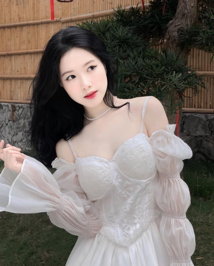MyLansg's tweet photo. Nhẹ nhàng đầm thắm liệu anh có dám yêu em? https://t.co/9GMkEwiR1z