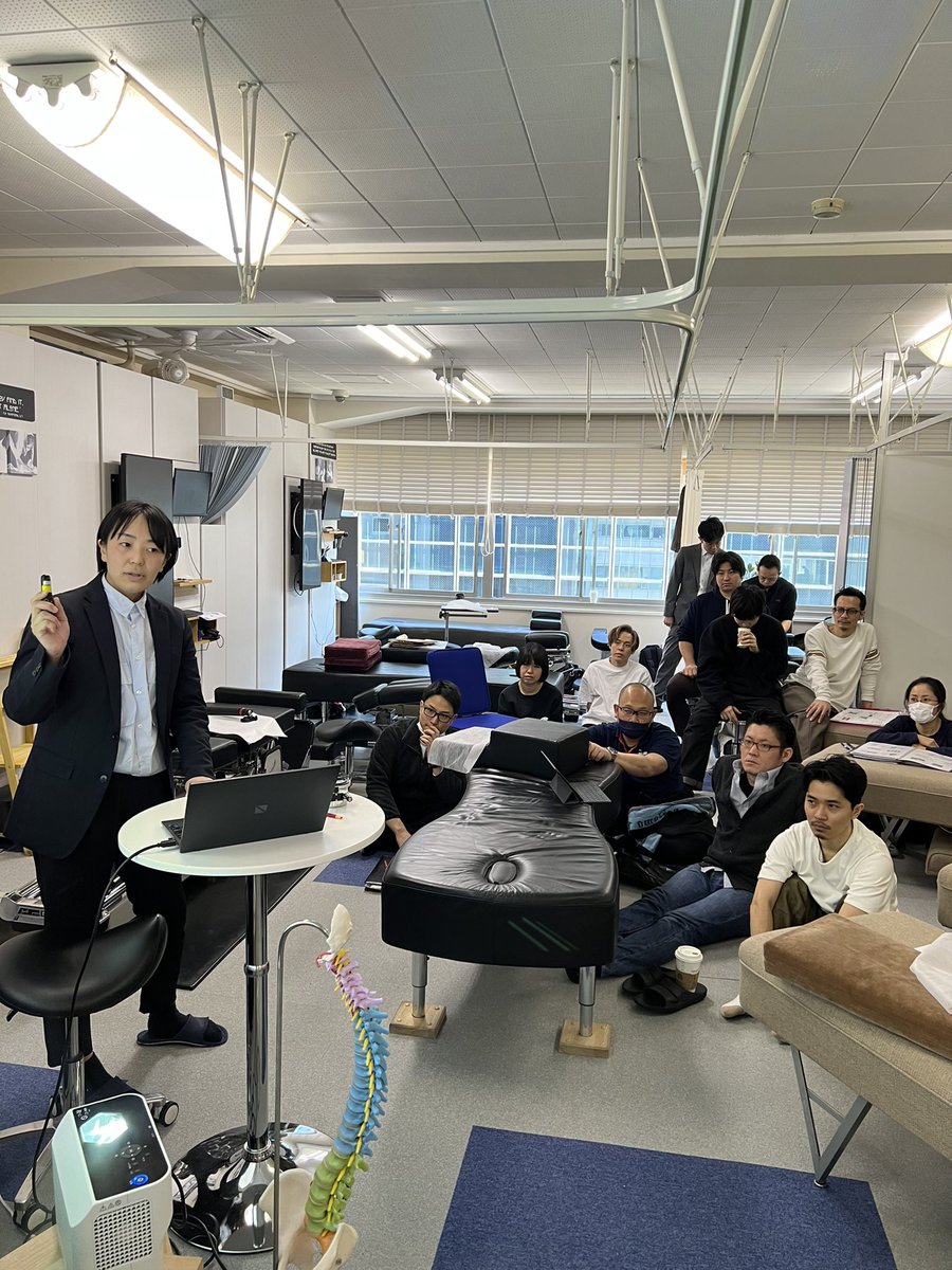 maeda_chiro's tweet photo. 前田カイロプラクティック藤沢院でカイロプラクターとしてデビューを控えている中島恵先生がシオカワスクールで初講義をしました！骨盤のレントゲン評価という難しいトピックでも安心して見ていることができました😊

#シオカワスクール
#インストラクター
#中島恵
#前田カイロプラクティック藤沢院 https://t.co/qtKW0U9Rql