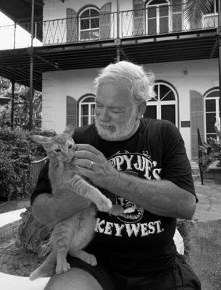 edwereddie's tweet photo. Hemingway and friend. https://t.co/QktL8ov5ti