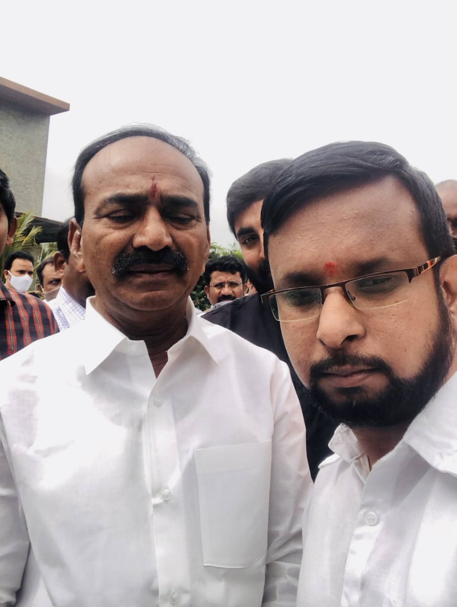 SandeepGandla4's tweet photo. భారతీయ జనతా పార్టీ జాతీయ కార్యవర్గ సభ్యులు, హుజురాబాద్ శాసనసభ్యులు శ్రీ @Eatala_Rajender  గారికి జన్మదిన శుభాకాంక్షలు💐💐
#HBDEtelaRajender  #Sandeepgandla https://t.co/nvNaIVmP89