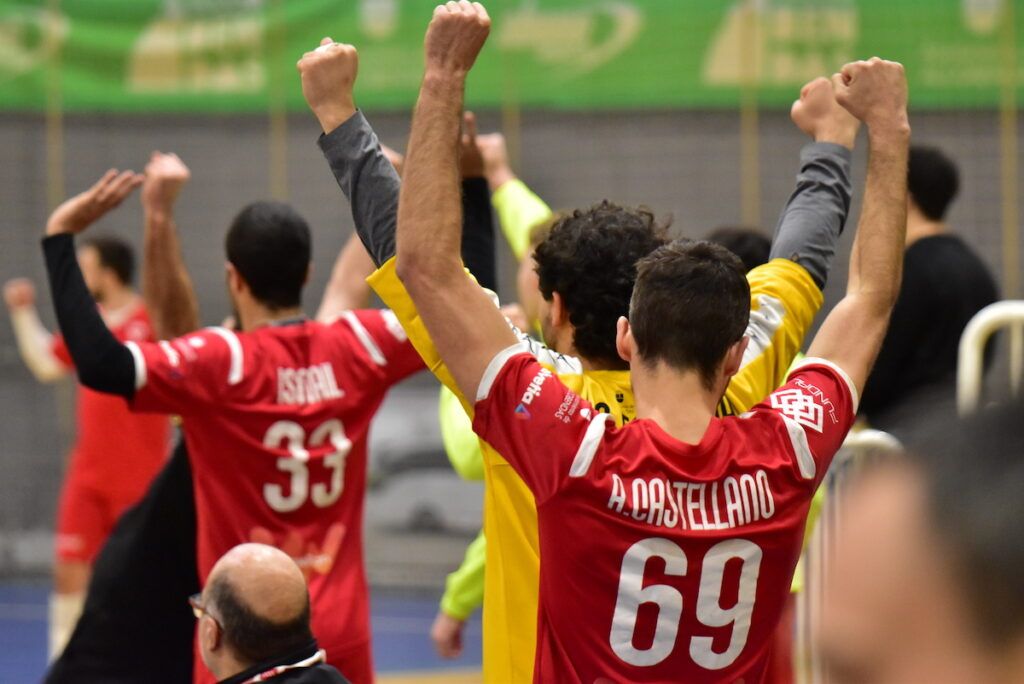 PRÓXIMA PARADA 🔜 CIUDAD REAL 👀 (domingo,26 a las 12h) #DHPlataMasc
<a href="/bmalcobendas/">Balonmano Alcobendas</a> #BalonmanoAlcobendas 💯
🙌 🙌 🙌 🙌 🙌 🙌