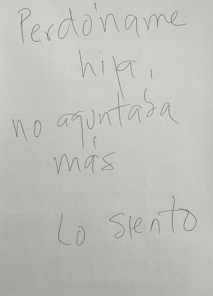 No es exactamente el mensaje, ni la letra y sucedió hace algún tiempo, pero es el grito de auxilio de quien tiene más preguntas que respuestas, de quién se cansó de esperar esa luz de esperanza, de remar contracorriente.
Es la forma desesperada de pedir la ayuda que no llega.