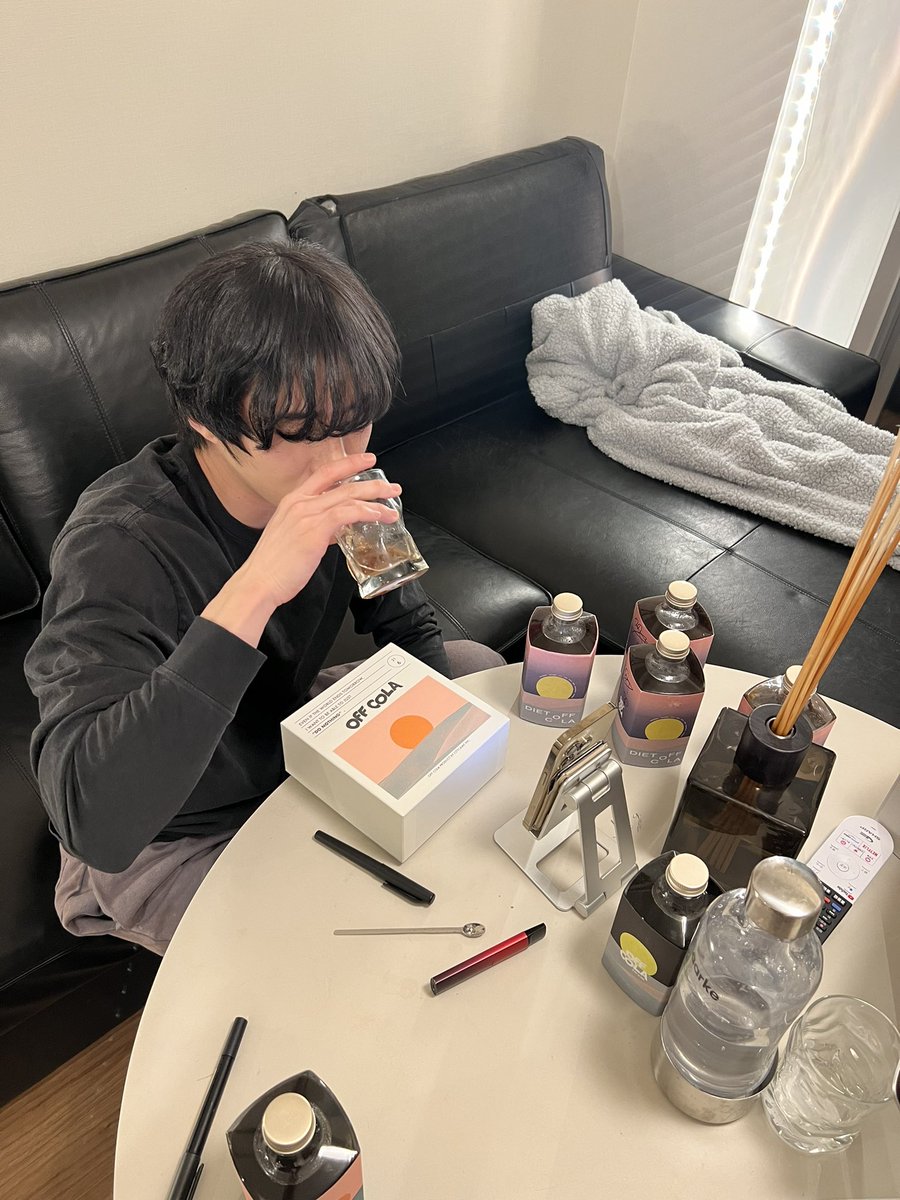 offcola2021's tweet photo. ／
新生活ダイエットキャンペーン🎉
＼

なんとDIET OFF COLAプロデューサーのカノックスター(@kanockstar)サイン入りDIET OFF COLAを抽選で1名様にプレゼント！

🍃応募方法
①@offcola2021をフォロー
②本ツイートをRT
③本ツイートに「OFF COLAほしい」リプで当選確率UP！

※応募締切:3/31.23:59 https://t.co/msA9w5Ff5W