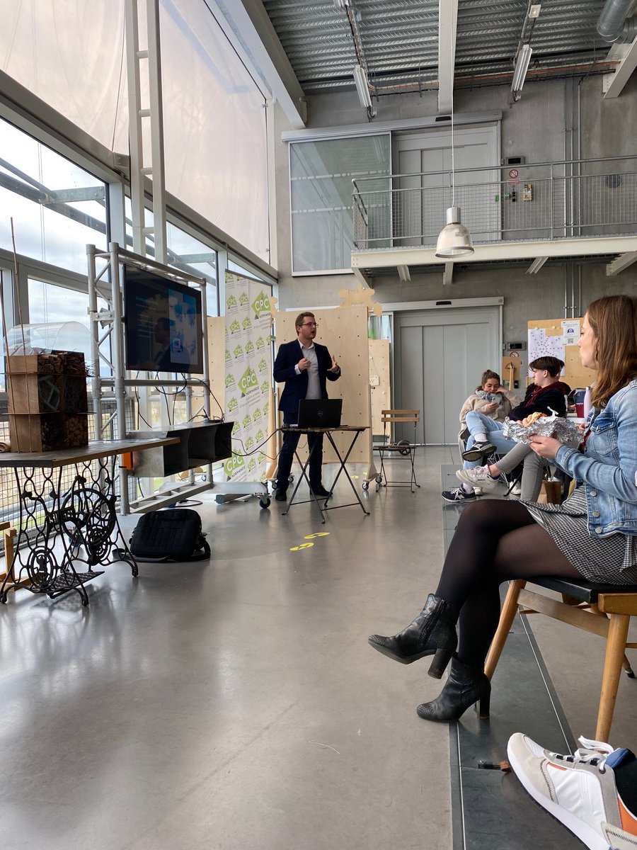 devnclic's tweet photo. 📸 Retour sur l'événement Campus Sandwich de vendredi dernier au @_LeDome. L'occasion de présenter les dernières tendances du web et celles à venir devant des étudiants et des professionnels de la communication caennaise @pressecomndie #web #tendancesweb #ia #communication #video https://t.co/5Za8FKwdMw