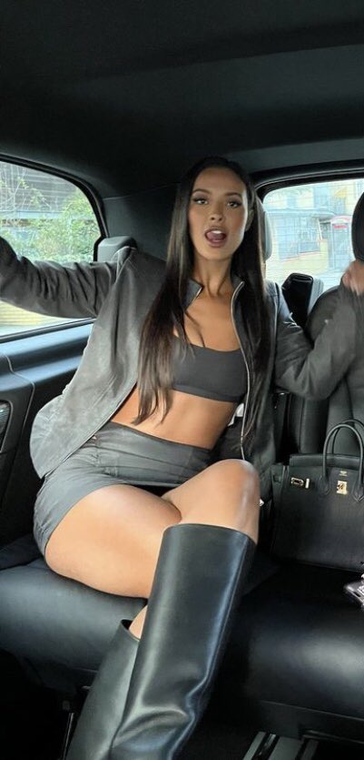 HottestPics24/7 tweet media