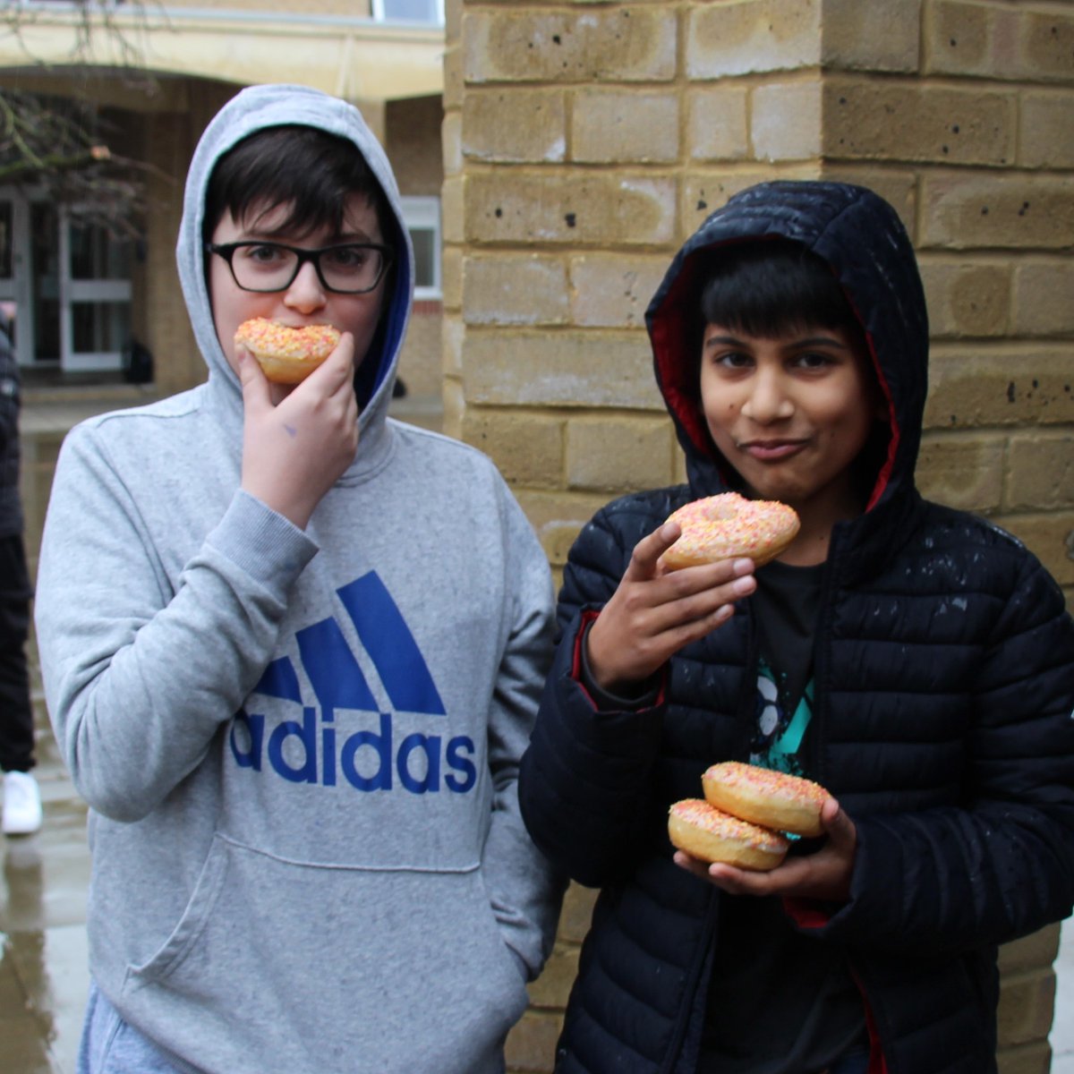 hallifordhead's tweet photo. Charities Week finished on Friday with our mufti day, doughnut sale and year group bleep test. Thank you to everyone involved, it was such a fun week of fundraising. #charitiesweek #muftiday https://t.co/1UIVSeFFgI