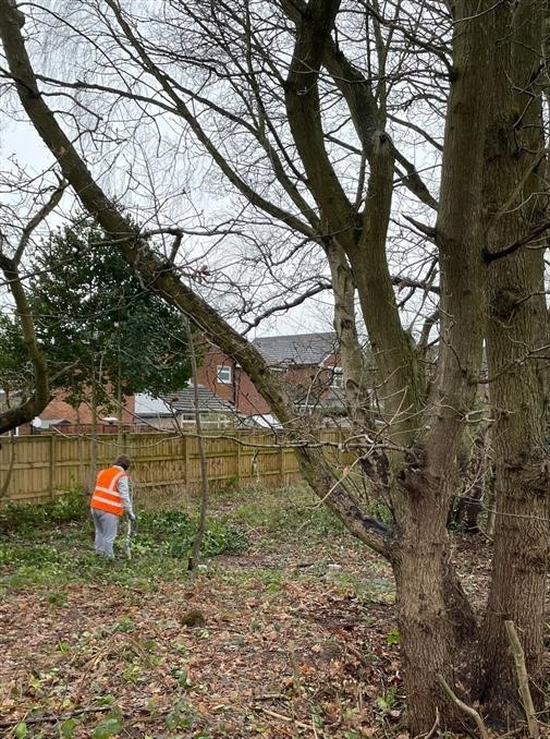 nwprobation's tweet photo. Cheshire #communitypayback worked on overgrown planting &amp; a slow stream @Poyntonsports, making a great difference.  The stream now flows freely with a small waterfall &amp; the team even spotted wildlife returning @CEOHMPPS @hmpps https://t.co/20d5vZR4J5