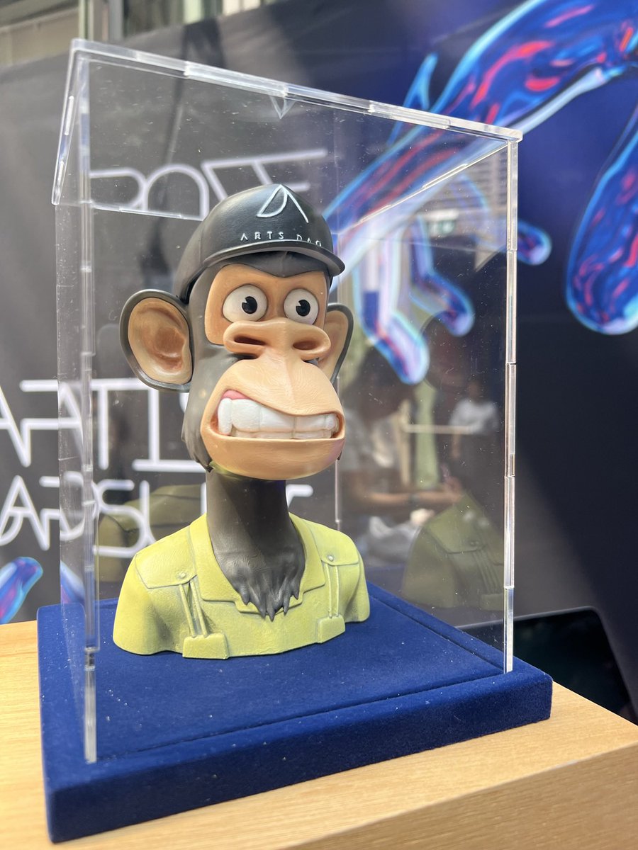 Gm gm from our favorite Ape 🤍

By the brilliant <a href="/emgeedrawing/">Emgeedraw</a>