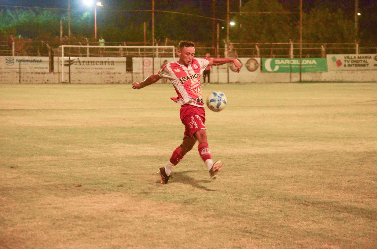 ¡ALUMNI ESTÁ ENTRE LOS OCHO MEJORES! ⚽🇦🇹

En Plaza Ocampo, Alumni goleó 4-1 a Atlético Río Tercero (9-3 en el global) y clasificó a los cuartos de final del torneo Provincial de Clubes.