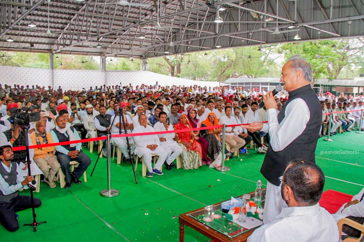 ashokgehlot51's tweet photo. नए जिलों के निर्माण की यह खुशी फैसले की सार्थकता व आवश्यकता को बयां कर रही है।

बालोतरा से आए आप सभी ऊर्जावान युवाओं व सम्मानित बुजुर्गों के सद्भाव का दिल से आभार।

#बचत_राहत_बढ़त https://t.co/xx0zomk5YN