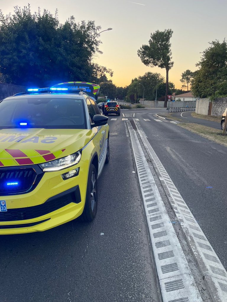 ActuSamu's tweet photo. [ ActuSAMU - SMUR ] : 🔴 Le #SAMU33 #SMUR du CHU de Bordeaux 🚑 intervient aux côtés du #SDIS33 🚒 et de la Gendarmerie de la Gironde 🚓 pour porter assistance à un accidenté de la route ❌
🤝 TOUS ensemble, pour VOUS https://t.co/rsKLhnF2Fs
