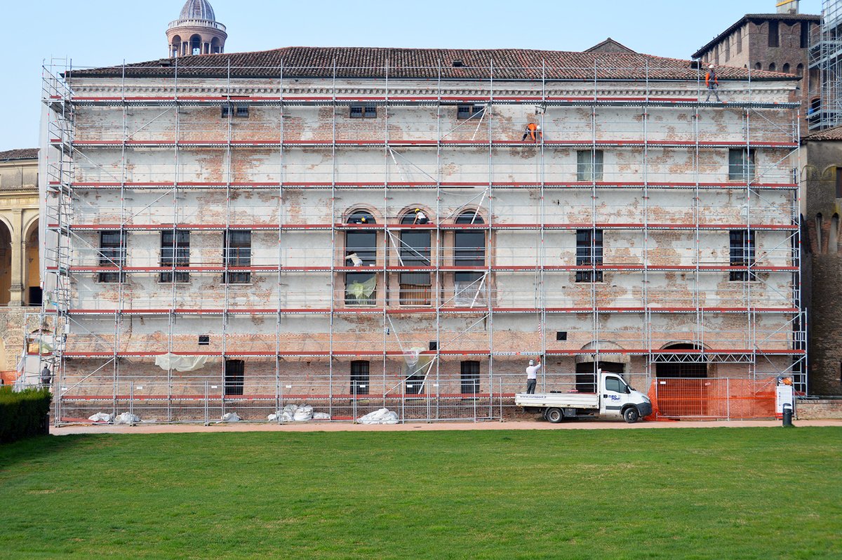 PalazzoDucaleMN's tweet photo. 🔧 Al via lo smontaggio dei ponteggi dell'Appartamento Grande di Castello.
Un restauro che renderà lo skyline di Mantova ancora più bello!
#mantova #restauro #restauri #lavori #cantieri #patrimonio https://t.co/d9pig8sBH9