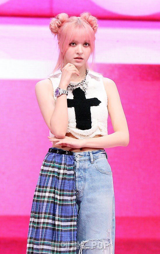 [📸] 20.03.23 Press da Lily durante o Showcase do NMIXX!

EXPÉRGO OUT NOW
#NMIXX_LoveMeLikeThis
#엔믹스컴백당도최고 #NMIXX #엔믹스
#릴리 #LILY
#NMIXX #엔믹스 <a href="/NMIXX_official/">NMIXX</a>
