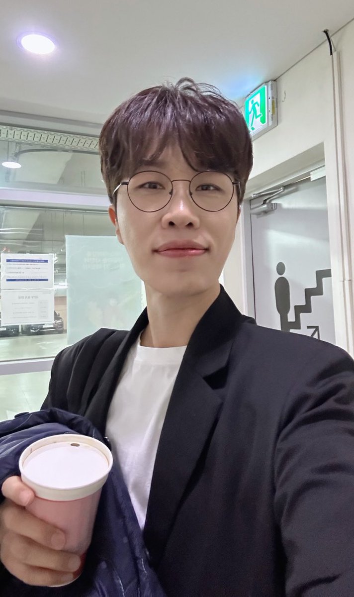 Perfect Day 9 
2주차 비하인드 📸

#소란 #고영배