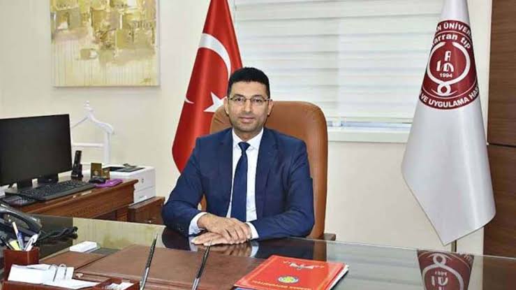 bfzturk's tweet photo. Şanlıurfa Harran Üniversitesi Hastanesi eski Başhekimi Dr. Ahmet Güzelçiçek, AK Parti'den Şanlıurfa Milletvekili Aday Adayı oldu. https://t.co/roBb7wujC3