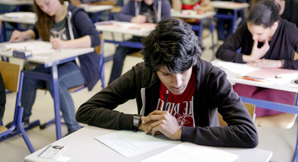 AcLille's tweet photo. #Bac2023 | Les épreuves d'enseignement de spécialité du #baccalauréat débutent aujourd'hui 📝
Bonne réussite aux 31900 candidats @aclille https://t.co/f8PR70J47L
