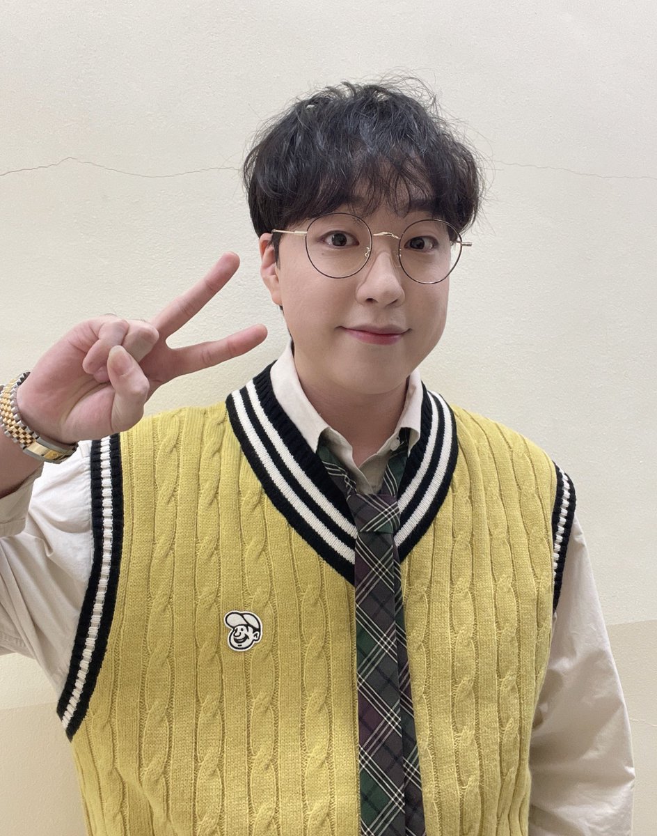 band_SORAN's tweet photo. Perfect Day 9 
2주차 비하인드 📸

#소란 #이태욱 https://t.co/LHHxC9EPdF