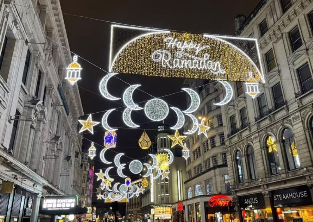 #RAMADAN: For the first time ever, Central #London's iconic West End has been decorated to mark the holy Islamic month of Ramadan, which is expected to commence on Wednesday, pending sighting of the new moon. #ramadanmubarak #Ramadan2023 #LondonRamadan