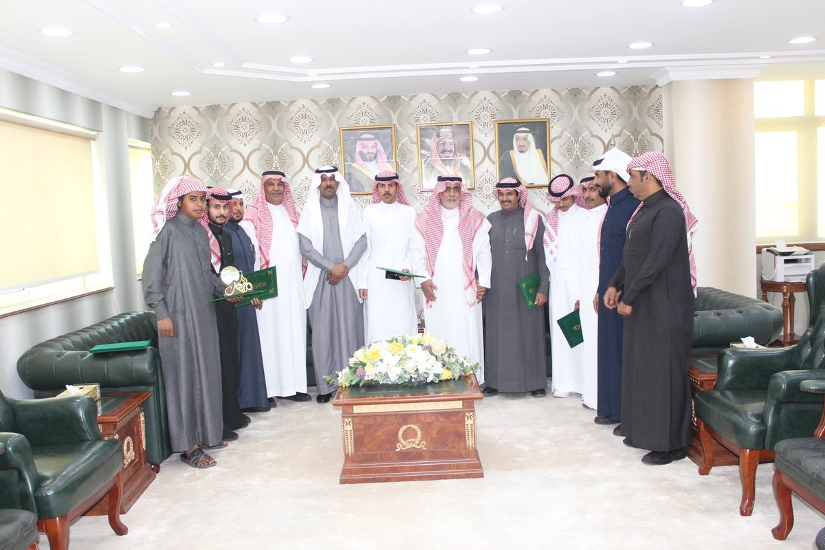 moe_tbk's tweet photo. كرم مدير عام #تعليم_تبوك الطلاب الفائزين والمدارس المشاركة في مسابقة أضرار الأجهزة الإلكترونية التي تنفذها إدارة الشؤون الصحية المدرسية وتستهدف طلبة المدارس في المنطقة مثمنًا الدور التوعوي لمثل هذه المسابقات في المجتمع التعليمي…وحضر التكريم المساعد للشؤون المدرسية… https://t.co/HzsGRlGEzJ