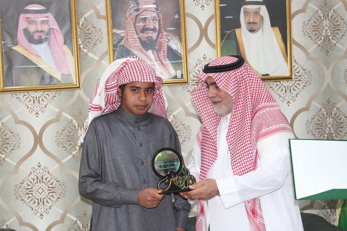 moe_tbk's tweet photo. كرم مدير عام #تعليم_تبوك الطلاب الفائزين والمدارس المشاركة في مسابقة أضرار الأجهزة الإلكترونية التي تنفذها إدارة الشؤون الصحية المدرسية وتستهدف طلبة المدارس في المنطقة مثمنًا الدور التوعوي لمثل هذه المسابقات في المجتمع التعليمي…وحضر التكريم المساعد للشؤون المدرسية… https://t.co/HzsGRlGEzJ