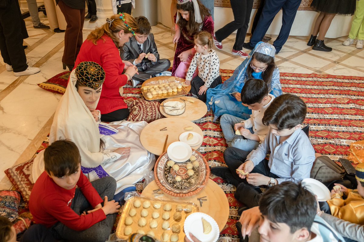 MaisonAzFr's tweet photo. Une riche journée de fête de #Nowruz  a été organisée à Paris par @MaisonAzFr avec l’aimable soutien de @AzAmbassadeFr et @AmisAzerbaidjan
Cette journée remplie de joie et de bonheur a permis à la jeune génération de faire connaissance avec les traditions de #Nowruz https://t.co/yPSfnPe8FI