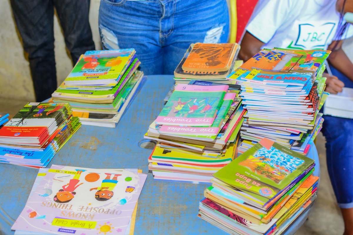 Eunnyversal's tweet photo. We finally held our book drive at Sosobora Primary school this past Saturday.

Big thank you to @NuriaStore, @Storymoja, and @Queenexbooks for partnering with me on this, and giving these children a chance.

Until next time, at the next school...♥️ https://t.co/sE50x0lPqy