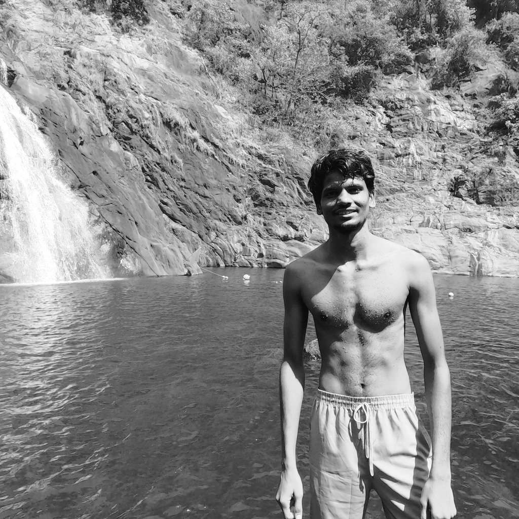 Masoomzzzz's tweet photo. #NewProfilePic https://t.co/mQ8qdIu65K