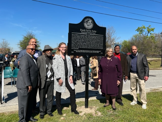 LCLMuseum's tweet photo. Please enjoy these pictures from the unveiling of the Frank Yerby state historic marker.

#lucycraftlaneymuseumofblackhistory #lucycraftlaneymuseum #loveaugusta #blackhistory #augustablackhistory #historicmarker #frankyerby #frankyerbyhistoricmarker https://t.co/bxuY69yRGl