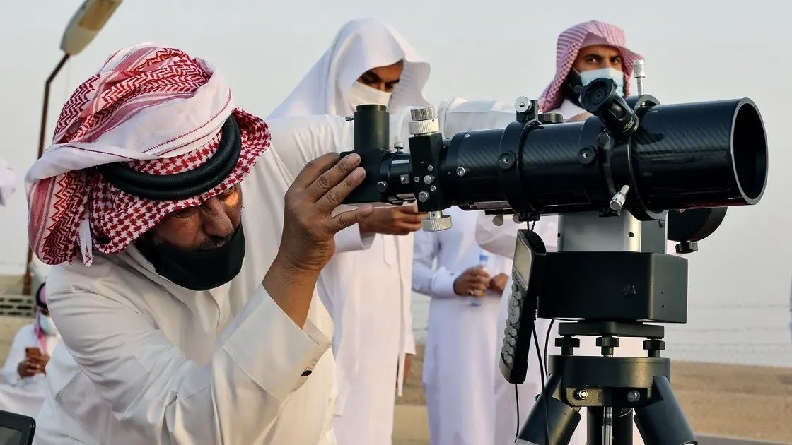 Bayt Al Fann on Twitter "8/ A team of astronomy observers in Saudi