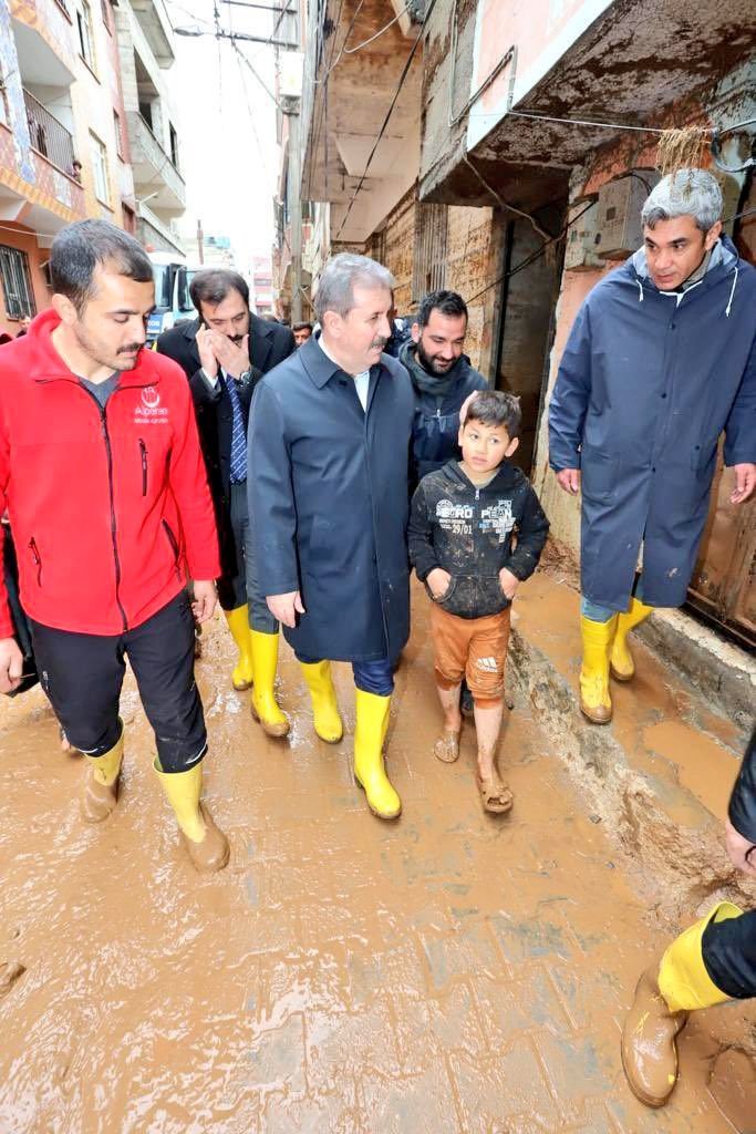 Sarı çizmeli Mehmet aga, Keşke çocuğa da bir çift ayakkabı verseydiniz..