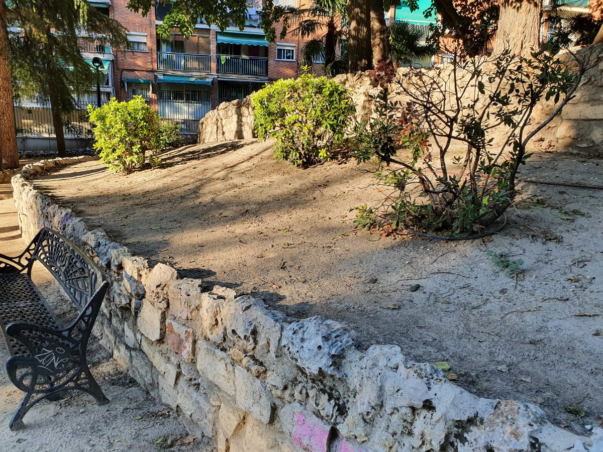 pedromajolero73's tweet photo. Los #argandeños llevamos más de 1.370 días soportando la dejadez de nuestros parques y jardines.
Es indecente que a falta de 90 días se pongan a trabajar porque se acercan las elecciones.
👉Si les vuelves a votar, ya sabes lo que harán
#CuidaLoTuyo #CuidaArganda https://t.co/KoItjXz9nC
