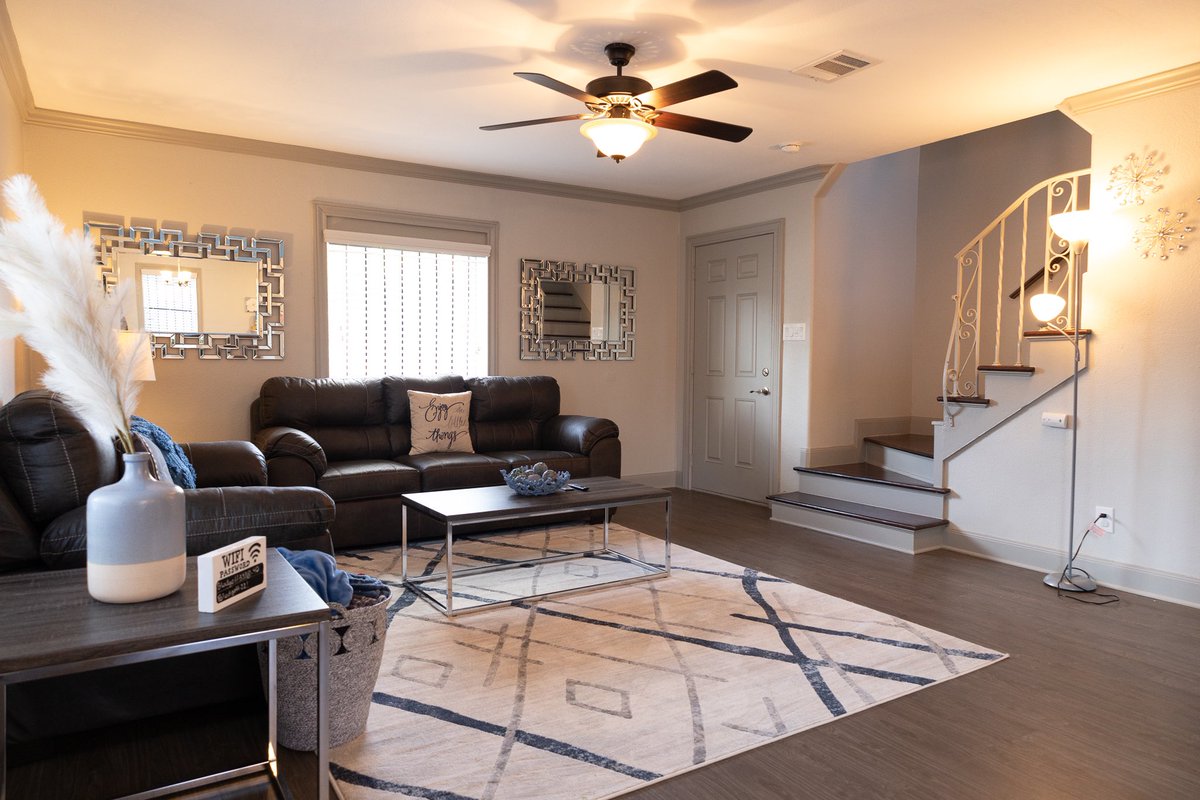 SuperHostGoat's tweet photo. 2 Story Airbnb Unit 🏡, Only 5 minutes from Downtown Houston, Texas!
Link in Bio.. DM for any questions/inquiries 📲 #Superhost #airbnb #airbnbhost #Texas #Houston #HTX #HoustonRockets #HoustonTexans #Downtown #vacation
#Travel https://t.co/Cx8eU0RblA