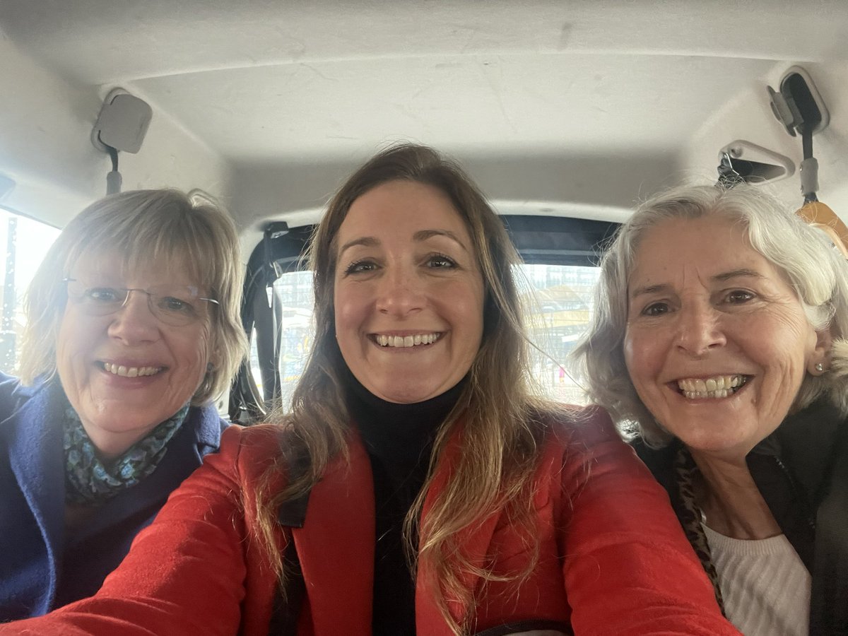 charlMidwife's tweet photo. In a taxi between these two! @ProfJennyGamble @profsarakenyon #maternitysafety #maternitysummit #nhsengland #savingbabieslives https://t.co/ZcZtjODXpc