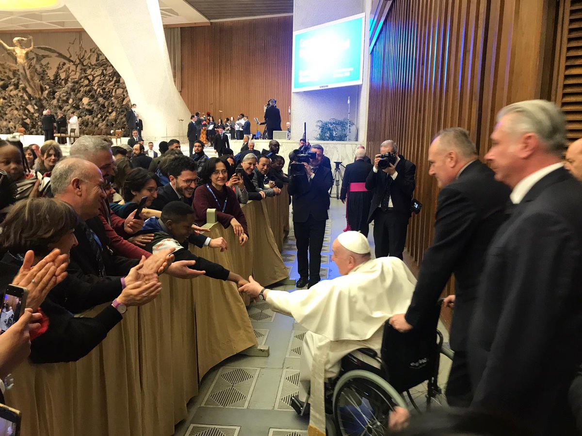 Operazione Colomba (@opcolombaapg23) on Twitter photo Sabato 18 aprile Papa Francesco ha ricevuto in udienza i rifugiati che sono arrivati in Italia attraverso i corridoi umanitari, insieme ai rappresentanti delle Comunità che li accolgono e ne curano l’integrazione. Tra loro anche #OperazioneColomba. Sabato 18 aprile Papa Francesco ha ricevuto in udienza i rifugiati che sono arrivati in Italia attraverso i corridoi umanitari, insieme ai rappresentanti delle Comunità che li accolgono e ne curano l’integrazione. Tra loro anche #OperazioneColomba.