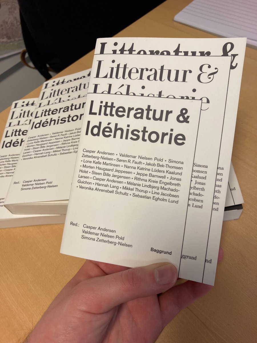 Ny bog, frisk fra tryk: Litteratur &amp; Idéhistorie, redigeret af @casperjohn46, <a href="/NielsenPold/">Valdemar Nielsen Pold</a> og @ZGjerlevsen. Læs mere og forudbestil her: baggrund.com/vare/forudbest…