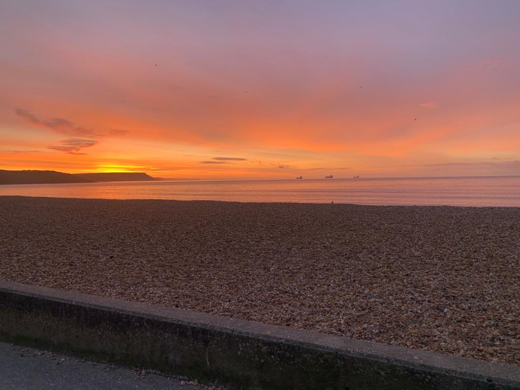 We love how the days are getting longer.

This is how they're starting at this time of year. 

#weymouth