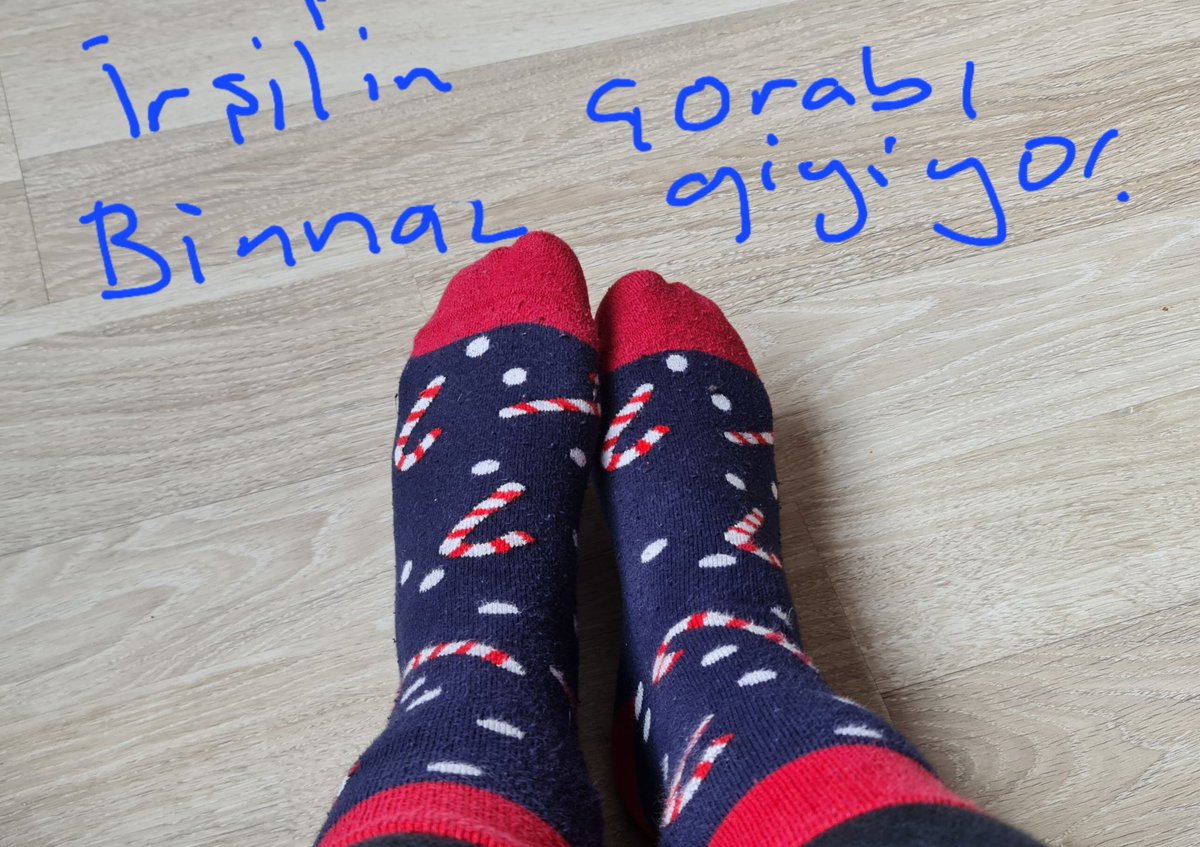 binnaz_koca's tweet photo. **

Dolaşan çoraplar; benden sana, senden ona, ondan bana :))
İyi hissettirdi.
Şu an kullanıyoruz, bir çok şeyimiz de bu çoraplar  gibi.

** https://t.co/1ANZwALnaG