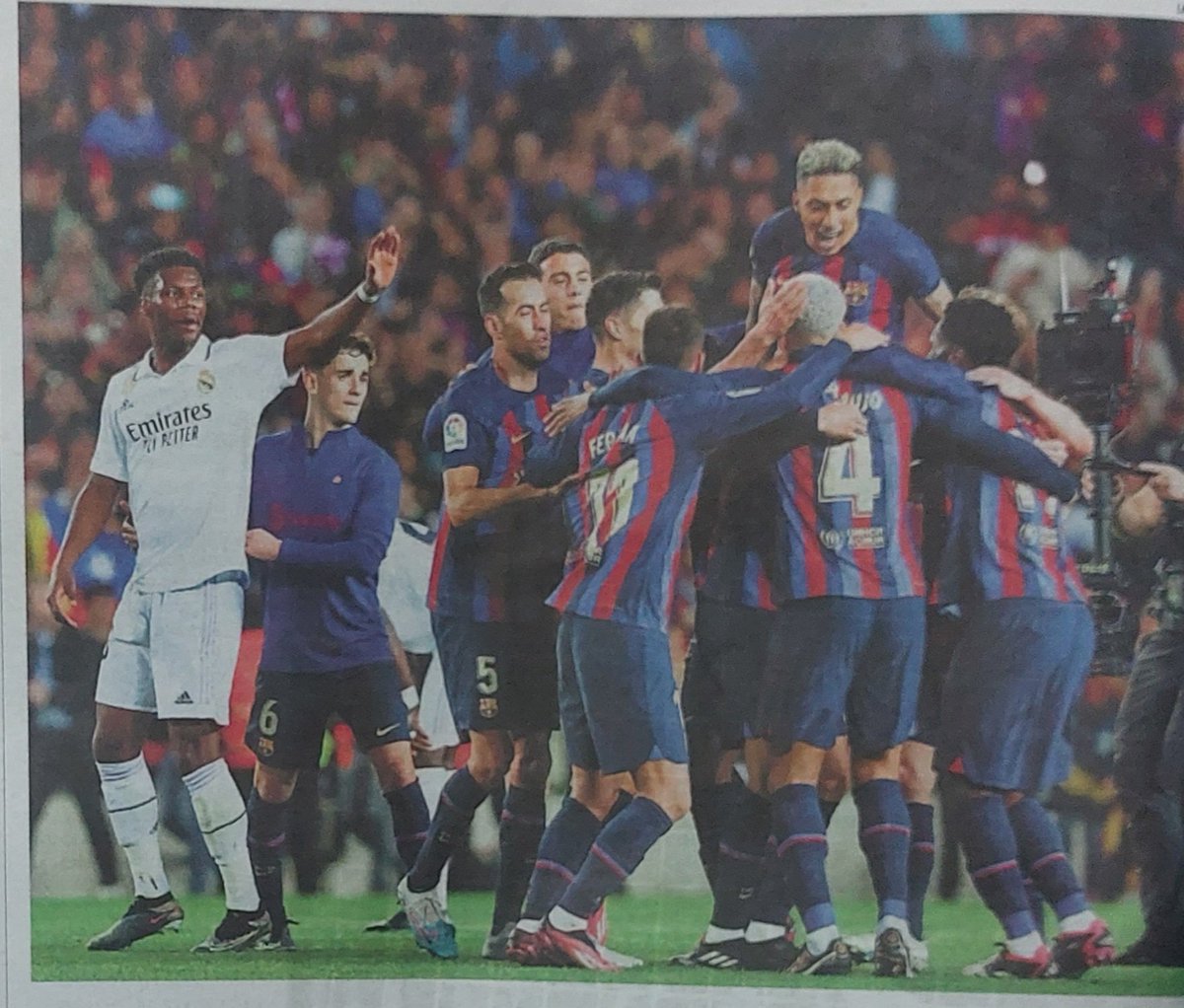 Buenos días <a href="/marca/">MARCA</a>. Parece que se os ha caído misteriosamente la <a href="/estelada/">Estelada ||*|| ☆彡 🎗</a> en la foto de <a href="/EFEnoticias/">EFE Noticias</a> que si sale en los otros periódicos. Visca el Barça i Visca Catalunya!!