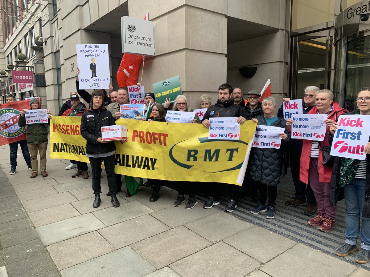 We_OwnIt's tweet image. The government has just renewed @AvantiWestCoast’s contract. Deplorable. They’re are running our railway into the ground. 

We are taking action to demand our railway is taken back into public ownership. #KickFirstOut