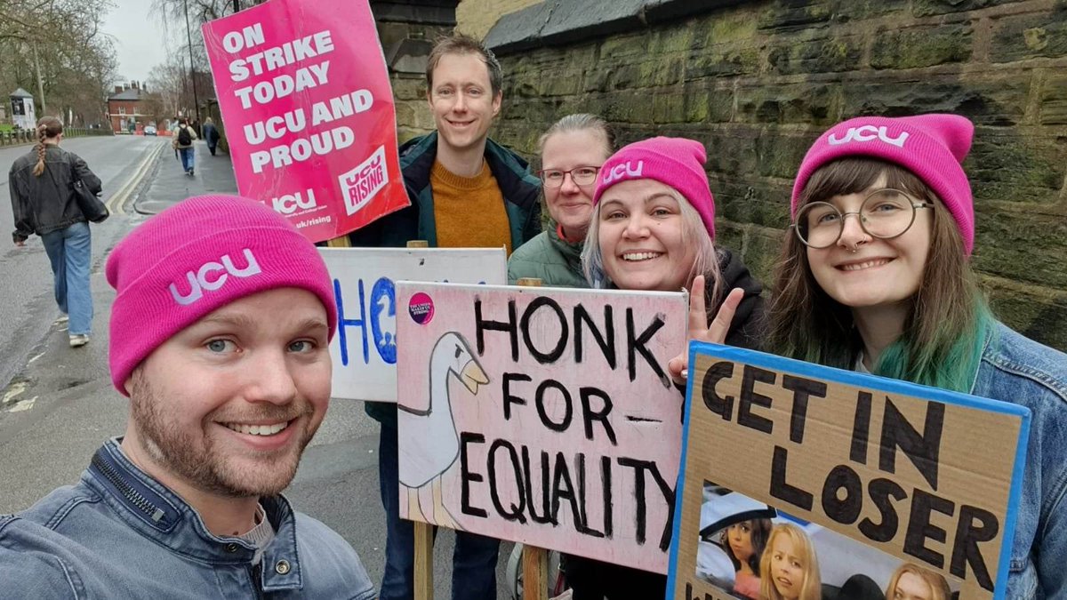 The law school hungers for both justice and HONKS
#honk #UCUstrike #ucuRISING #SupportTheStrikes #strike @leedsucu @novahroze @whiterxbbit