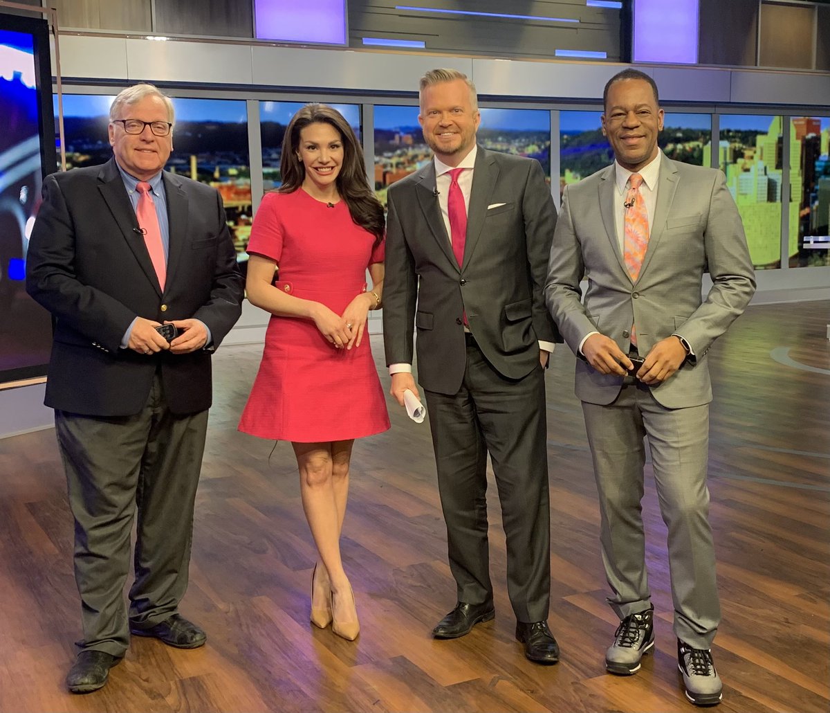 DavidHighfield's tweet image. Happy Monday morning! Just a few hours until spring arrives! 👏 And we’re excited to be welcoming @EMokay_OnAir as she fills in for @LindsayWardTV during her maternity leave! 👏 Join us on KDKA-TV | CBS Pittsburgh to get #YourDay started. 😉@RonSmileyWx  @KDKAShumway